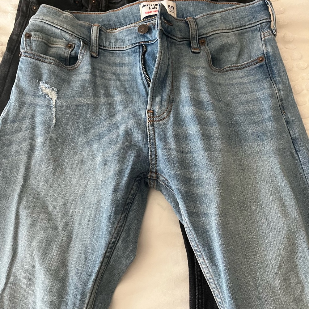Youth Abercrombie and Fitch & Hollister jeans.